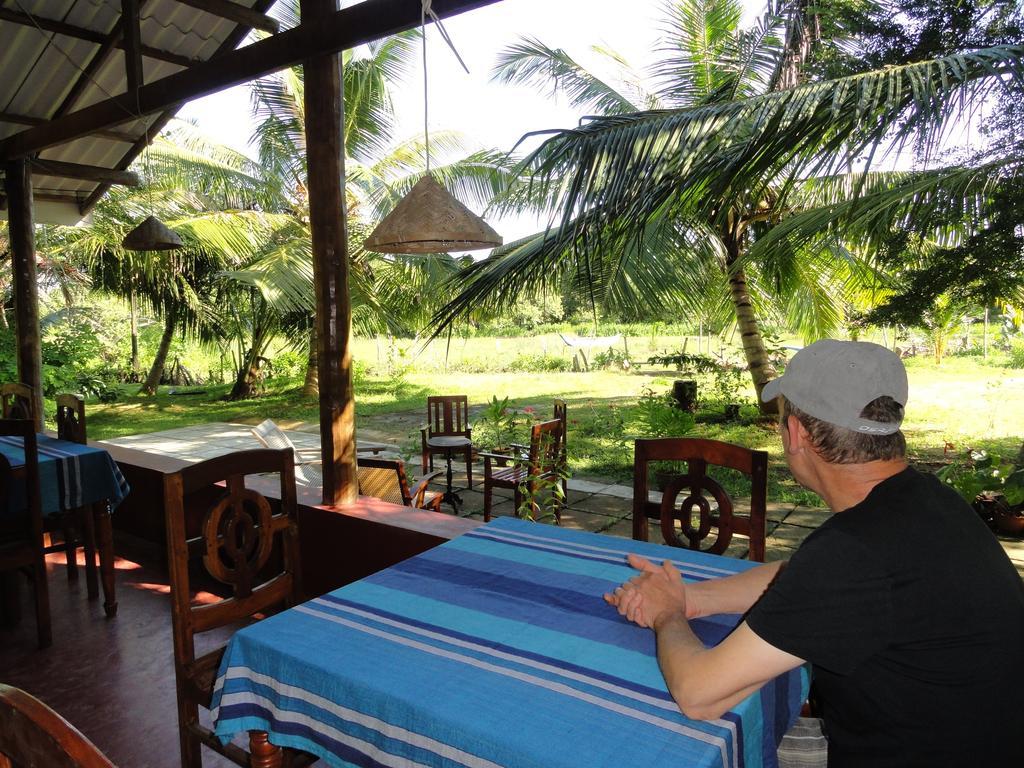Hotel Peacock Land à Tangalle Extérieur photo