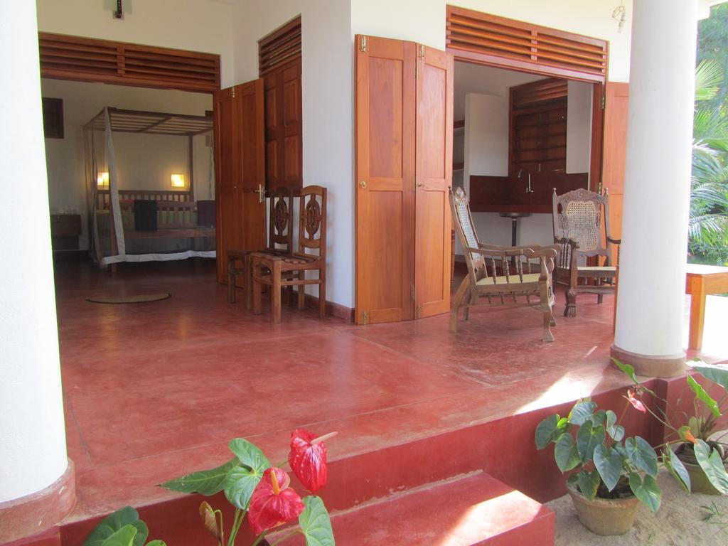 Hotel Peacock Land à Tangalle Chambre photo