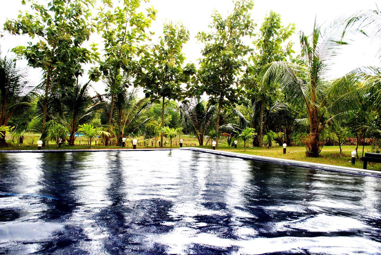 Hotel Peacock Land à Tangalle Extérieur photo