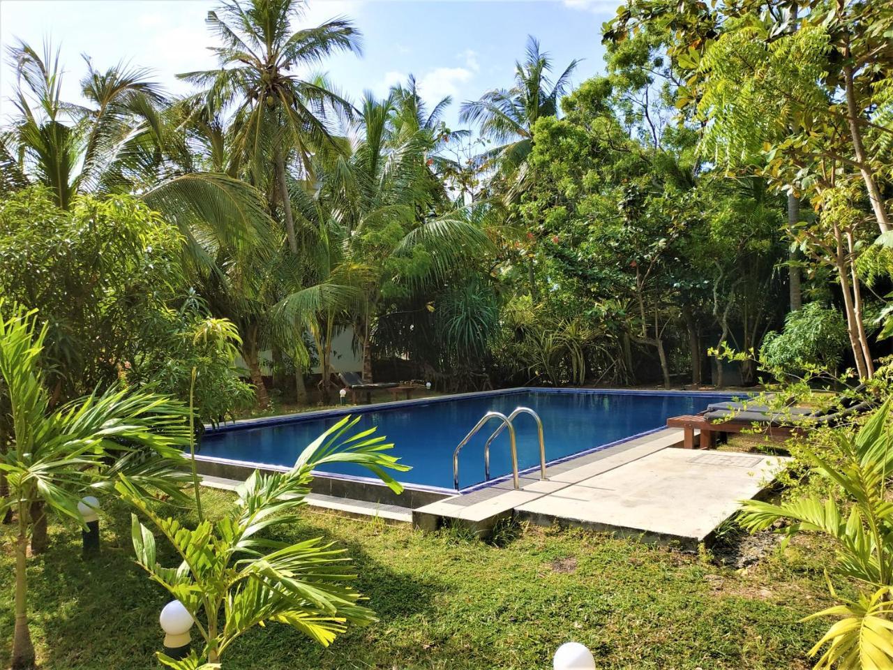 Hotel Peacock Land à Tangalle Extérieur photo